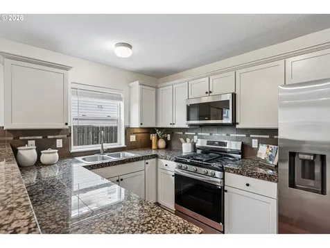 1020 NW 1st Avenue Canby OR 97013