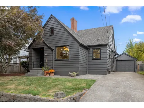 2303 SE Sherman Street Portland OR 97214