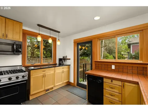 2220 NE Clackamas Street Portland OR 97232