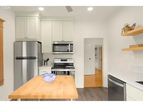 2220 NE Clackamas Street Portland OR 97232
