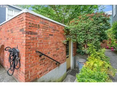 711 NW 20th Avenue Portland OR 97209