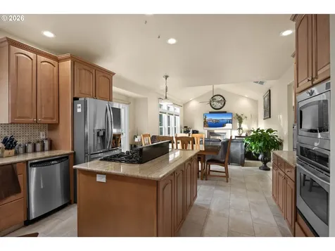 2744 NW Daysha Drive Roseburg OR 97471