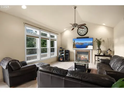 2744 NW Daysha Drive Roseburg OR 97471