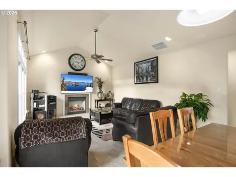 2744 NW Daysha Drive Roseburg OR 97471