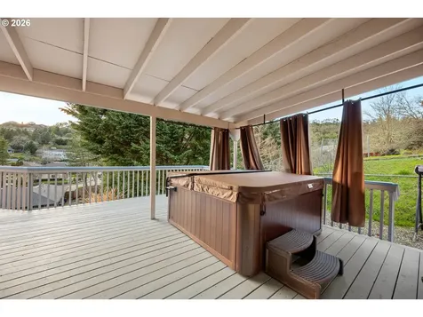 2744 NW Daysha Drive Roseburg OR 97471