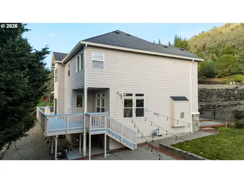 2744 NW Daysha Drive Roseburg OR 97471