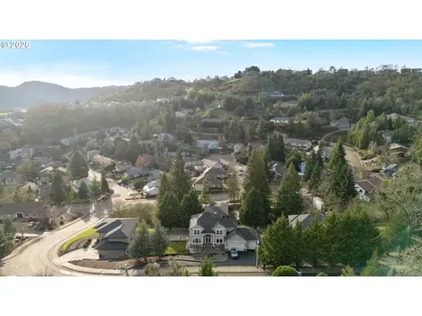 2744 NW Daysha Drive Roseburg OR 97471