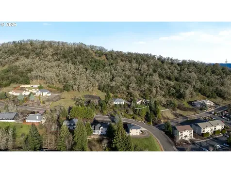 2744 NW Daysha Drive Roseburg OR 97471