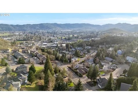 2744 NW Daysha Drive Roseburg OR 97471