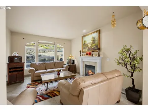 2744 NW Daysha Drive Roseburg OR 97471