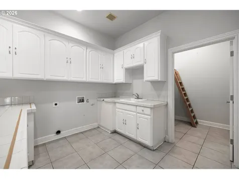 8336 NW Thompson Road Portland OR 97229