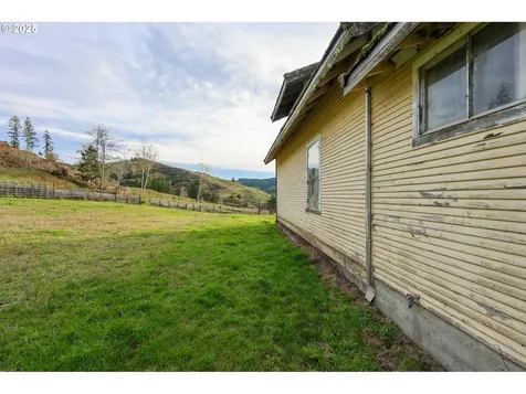 96312 Shutters Creek Lane North Bend OR 97459