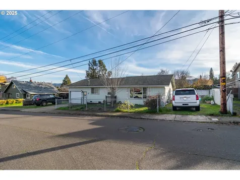 1785 NW Grove Street Roseburg OR 97471