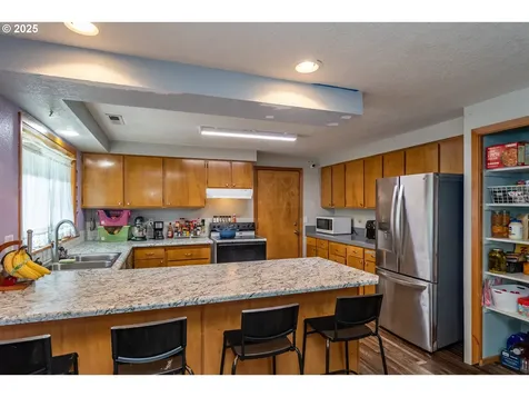 1785 NW Grove Street Roseburg OR 97471