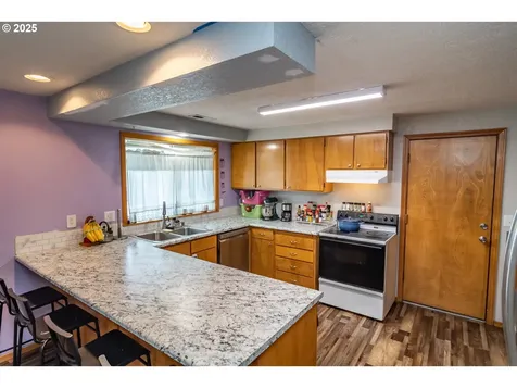 1785 NW Grove Street Roseburg OR 97471