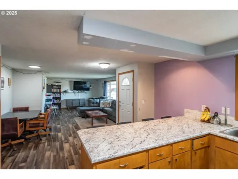 1785 NW Grove Street Roseburg OR 97471