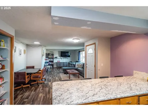 1785 NW Grove Street Roseburg OR 97471