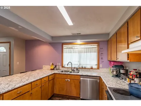 1785 NW Grove Street Roseburg OR 97471