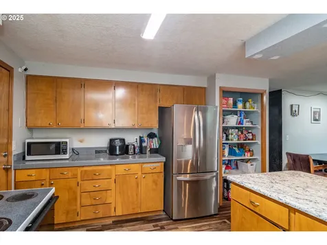 1785 NW Grove Street Roseburg OR 97471