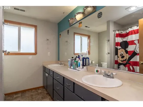 1785 NW Grove Street Roseburg OR 97471