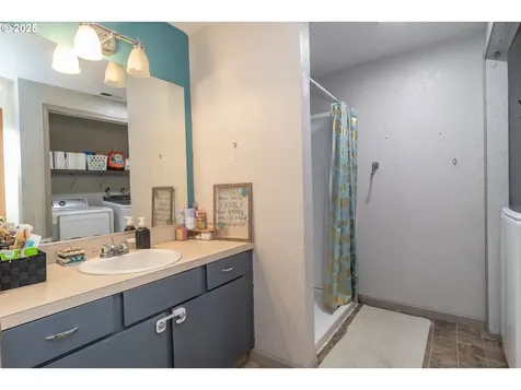 1785 NW Grove Street Roseburg OR 97471