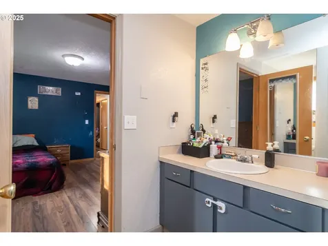 1785 NW Grove Street Roseburg OR 97471