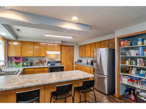 1785 NW Grove Street Roseburg OR 97471