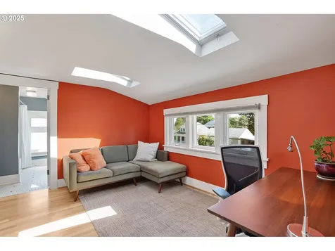 6333 NE 10th Avenue Portland OR 97211