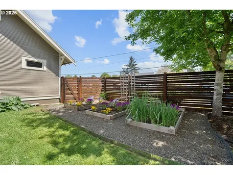 6333 NE 10th Avenue Portland OR 97211
