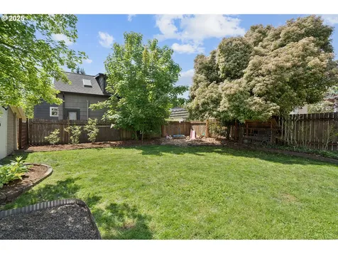 6333 NE 10th Avenue Portland OR 97211