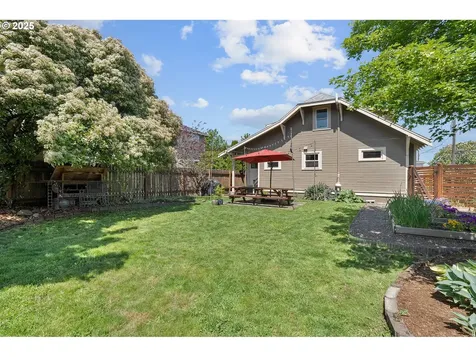 6333 NE 10th Avenue Portland OR 97211