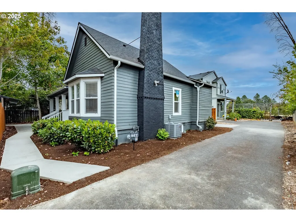 7744 SE 72nd Avenue Portland OR 97206