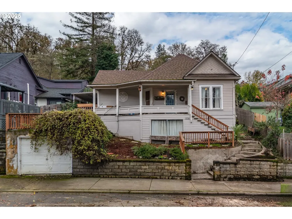 1335 SE Lane Avenue Roseburg OR 97470