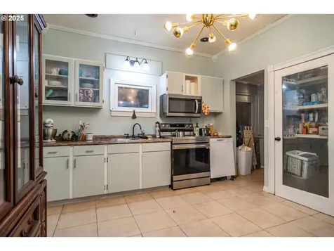 1335 SE Lane Avenue Roseburg OR 97470