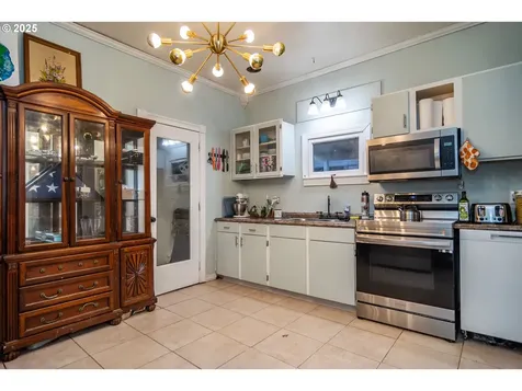 1335 SE Lane Avenue Roseburg OR 97470