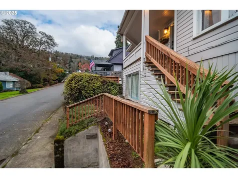 1335 SE Lane Avenue Roseburg OR 97470