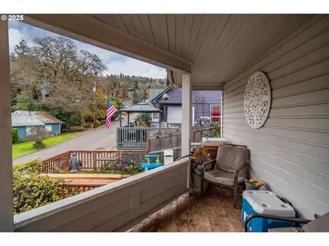 1335 SE Lane Avenue Roseburg OR 97470