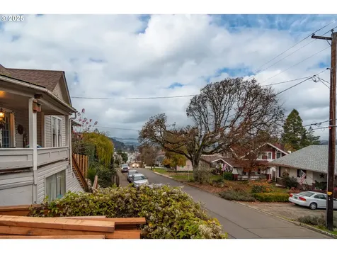 1335 SE Lane Avenue Roseburg OR 97470
