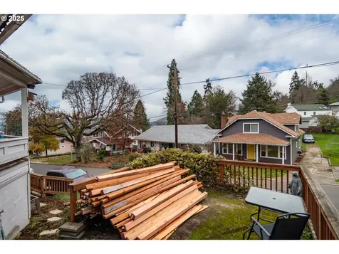 1335 SE Lane Avenue Roseburg OR 97470