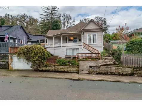 1335 SE Lane Avenue Roseburg OR 97470