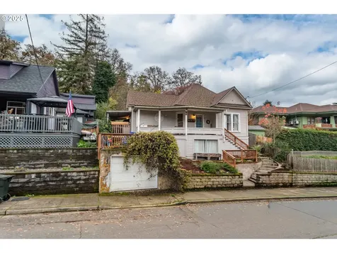 1335 SE Lane Avenue Roseburg OR 97470
