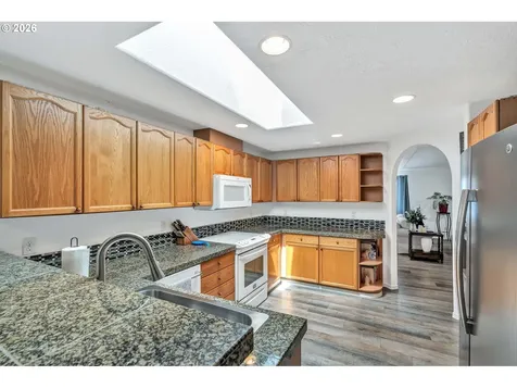 389 NW Sadie Court Hillsboro OR 97124