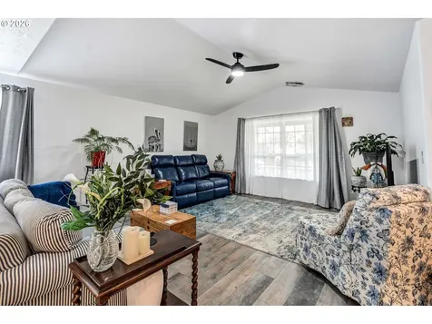389 NW Sadie Court Hillsboro OR 97124