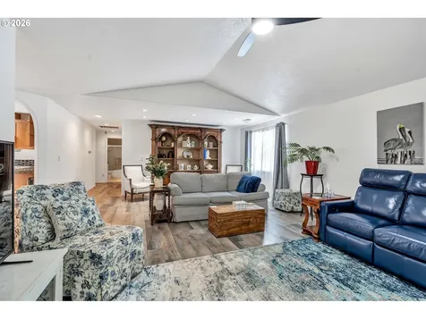 389 NW Sadie Court Hillsboro OR 97124