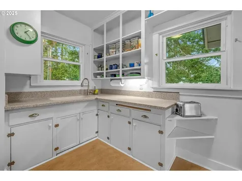 5820 SE 19th Avenue Portland OR 97202