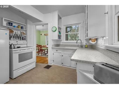 5820 SE 19th Avenue Portland OR 97202