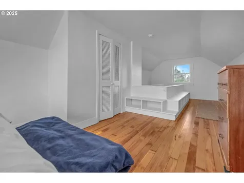5820 SE 19th Avenue Portland OR 97202
