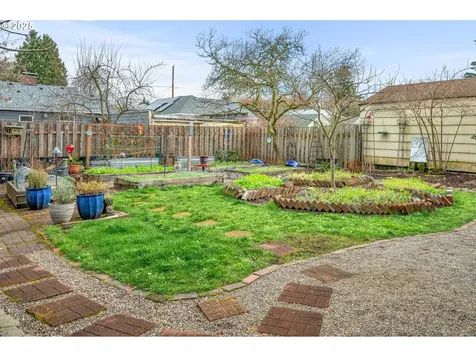 5820 SE 19th Avenue Portland OR 97202