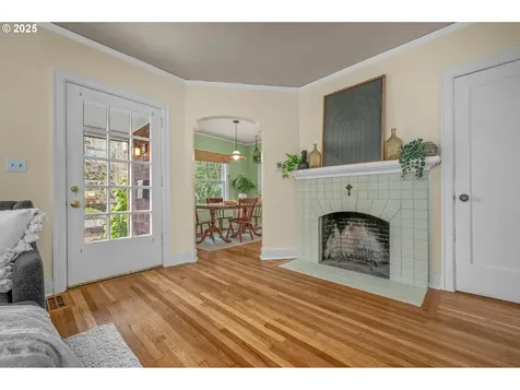 5820 SE 19th Avenue Portland OR 97202
