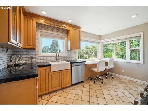 8301 SW 6th Avenue Portland OR 97219